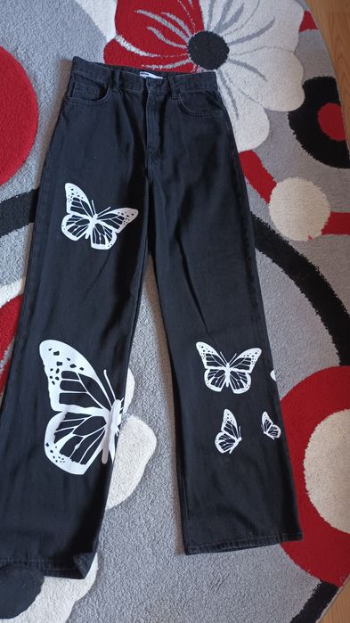 Vand pantaloni Bershka