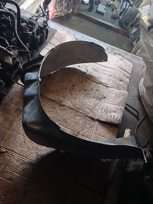 Подкрылок Ауди 100 левый