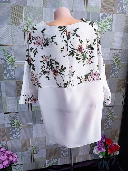 Красивая блуза большемер ,56 размер.