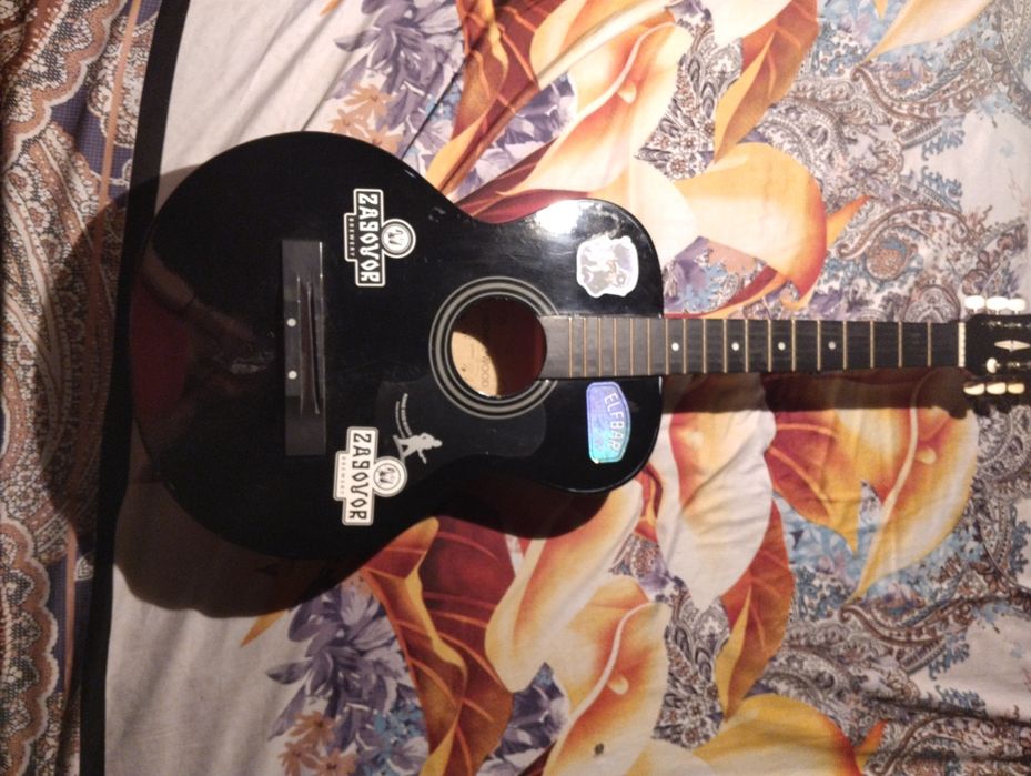 Гитара в хорошем состоянии