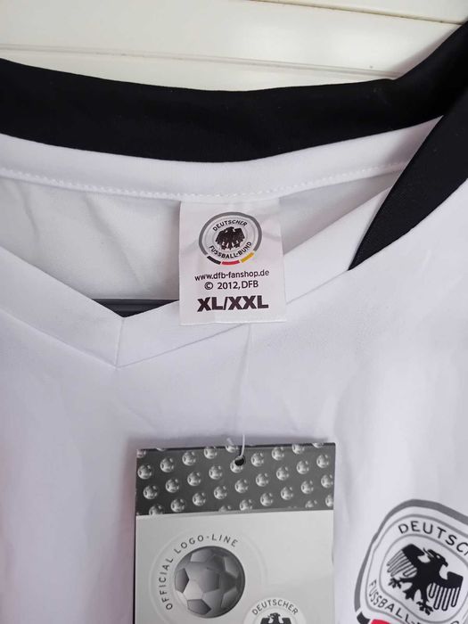 Чисто нова оригинална фланелка на Германия с автографи
