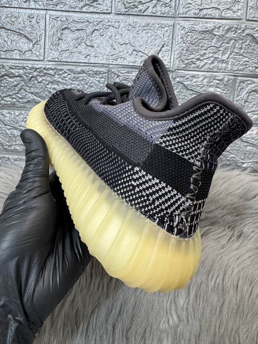 Yeezy 350 v2 Carbon Pk Premium