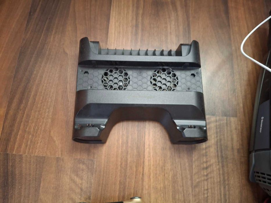 Playstation 4 Pro + 2 джойстика и 7 игри