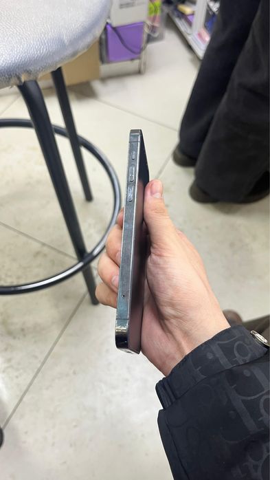 Продам Айфон 12 про 256гб