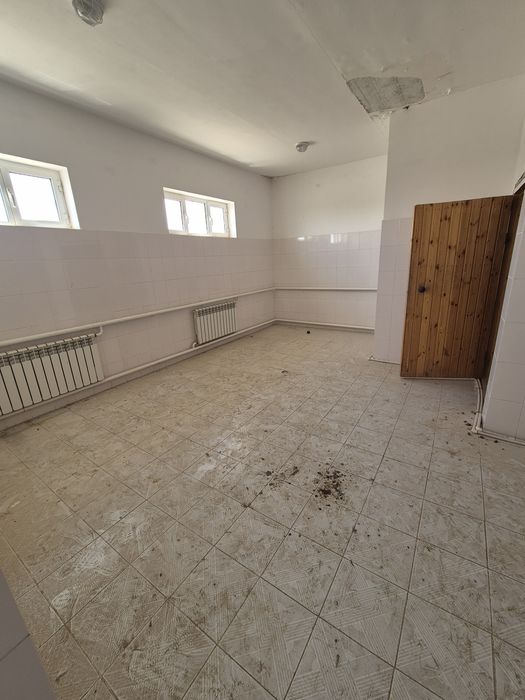 Бино сотилади Пишган гиштдан курилган холати яхши