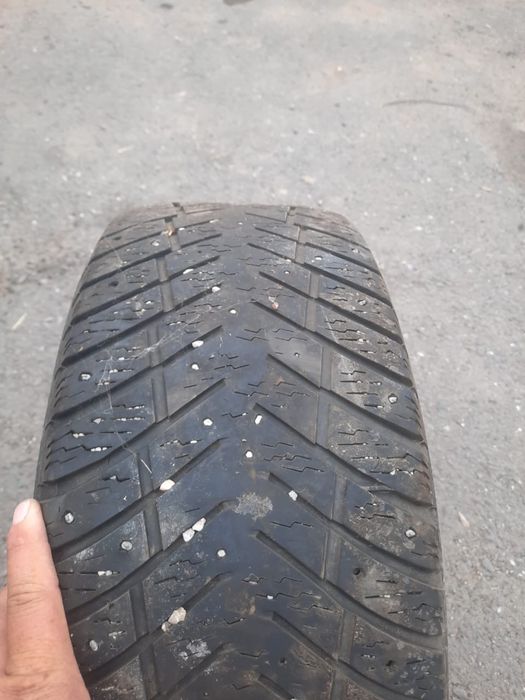 Продам шины с дисками 235/45 R18