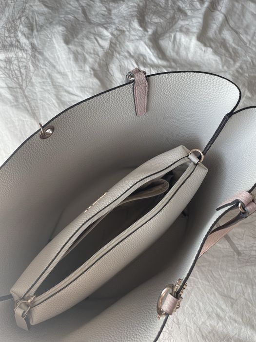 Чанта Guess.