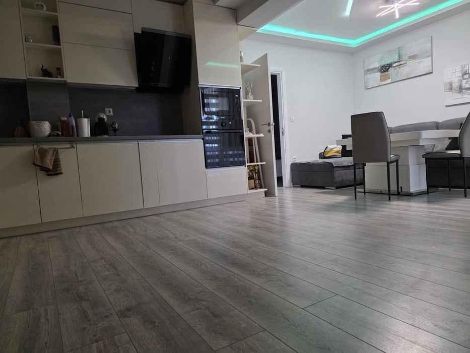 Дава се под наем Двустаен апартамент в Варна, Кайсиева градина - 68 кв.м за 598.23 € - Снимка #1