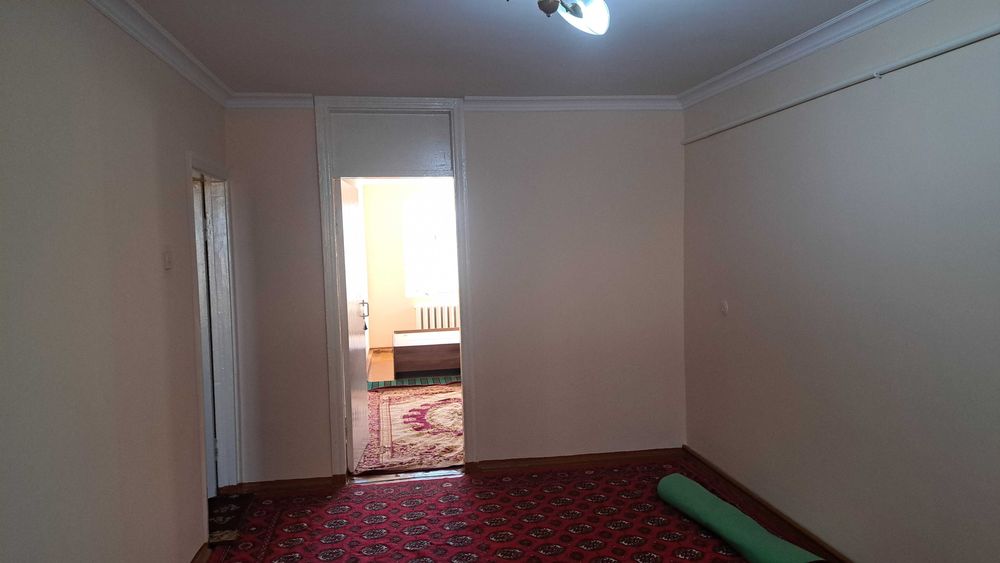 Урганч шахрида 4-этажда жойлашган 2 хонали квартира сотилади