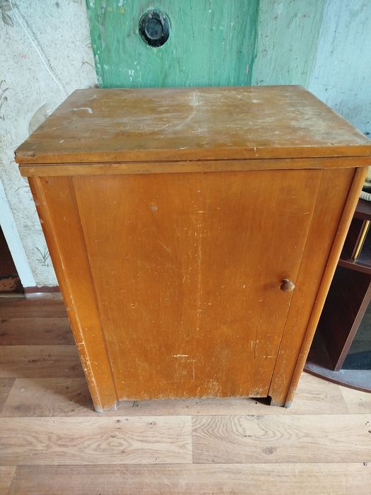 Продам ножную швейную машинку