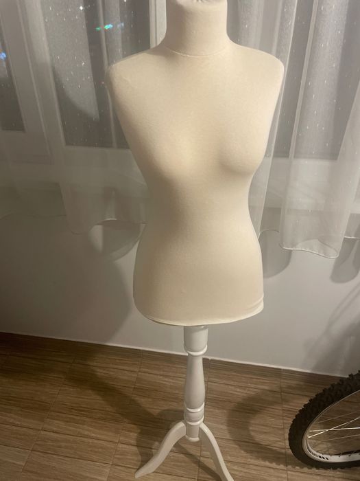 Vând manechin femeie