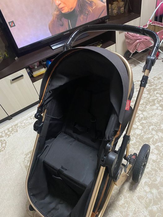 Детская коляска и стул для кормления