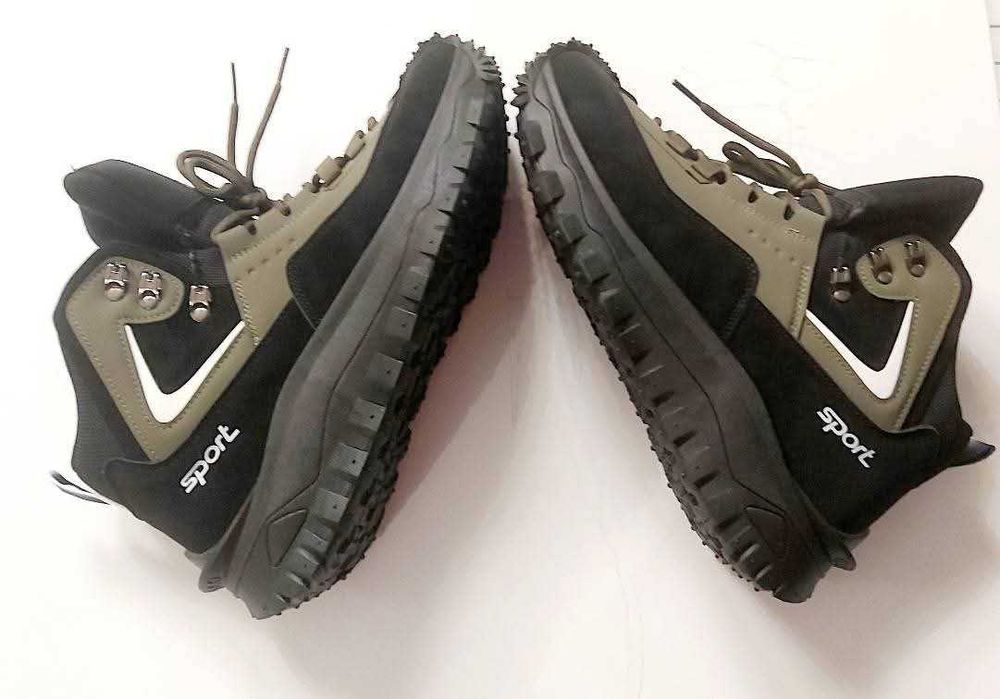 Стилни противоплъзгъщи обувки 44