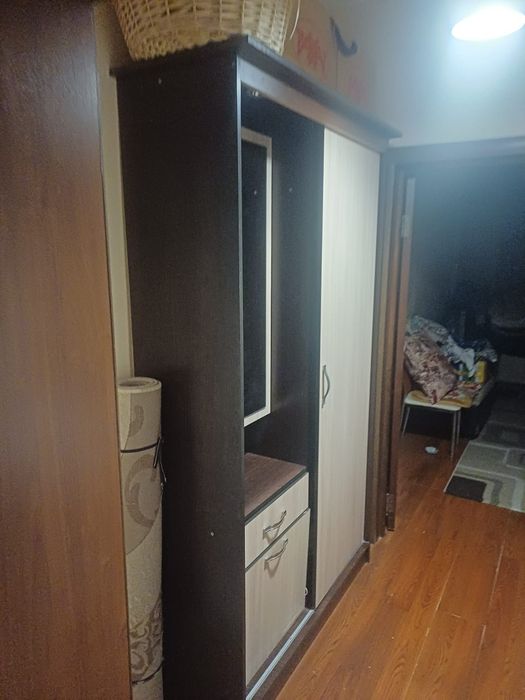Шкаф в прихожую вместительный