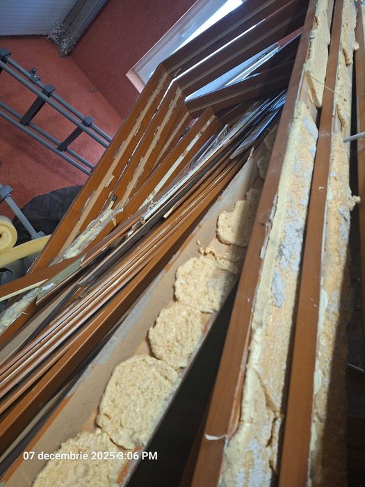 vând 8 usi interior