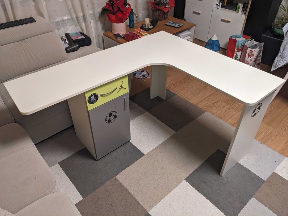 Детско ъглово бюро