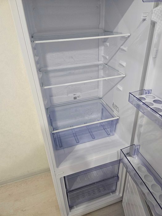 Холодильник продам срочно