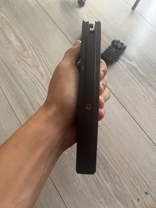 Doresc sa vand arma de airsoft realista