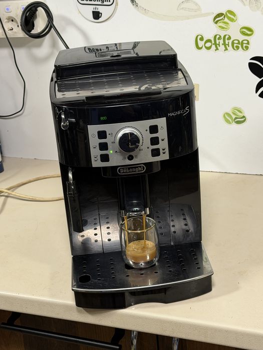 Кафемашина кафе автомат delonghi magnifica S с гаранция