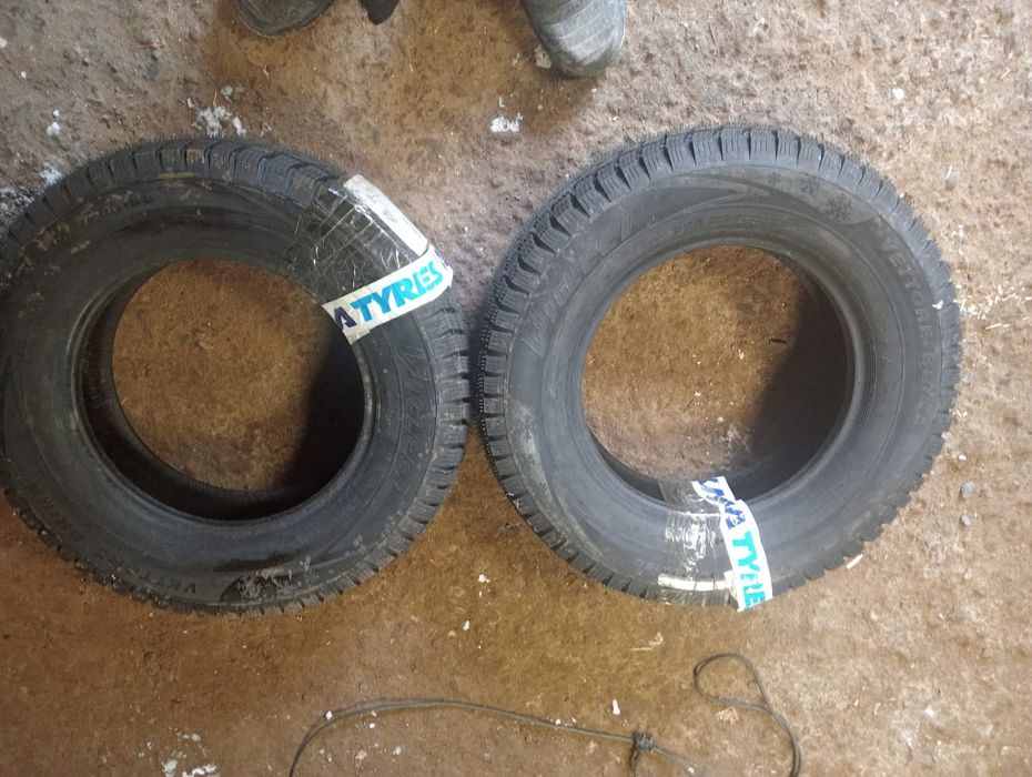 Шины зимние новые.15С