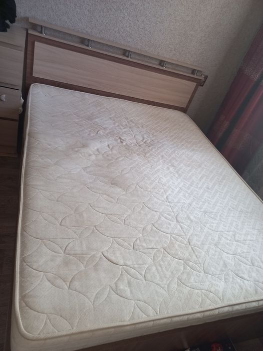 Продам двуспальнию кровать