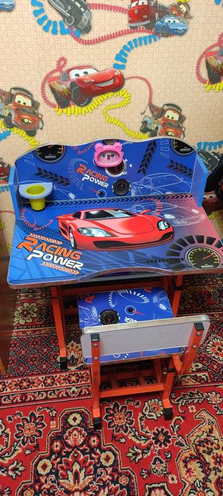 Продам детскую растущую парту.