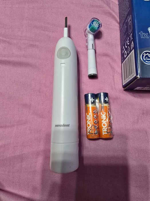 Periuta electrica Novadent noua