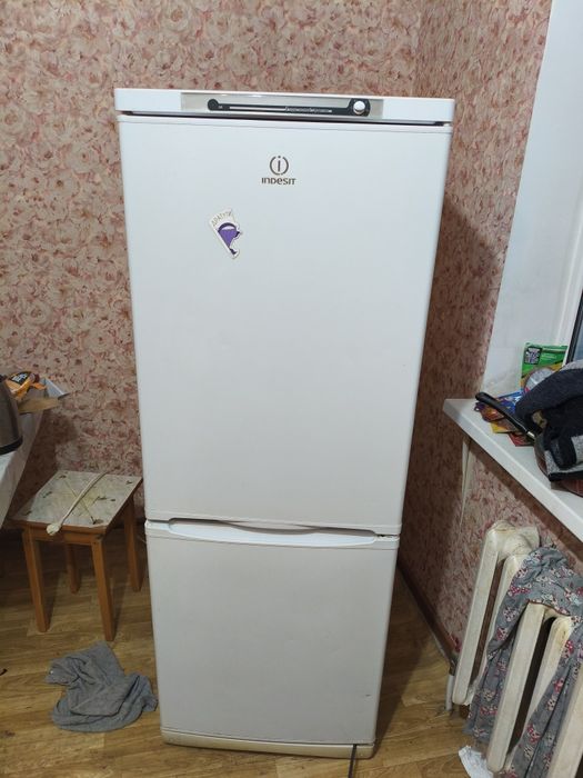 Холодильник с морозилкой ,2 в одном