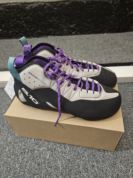 Adidas обувки за катерене 43 1/3