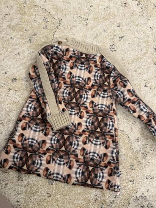 Рокля Burberry .