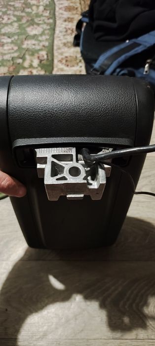 Продам подлокотник на ауди