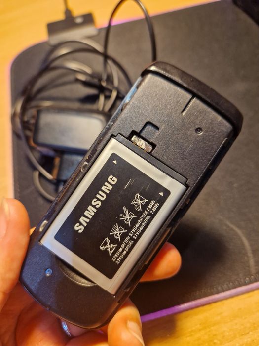 Продам кнопочный телефон