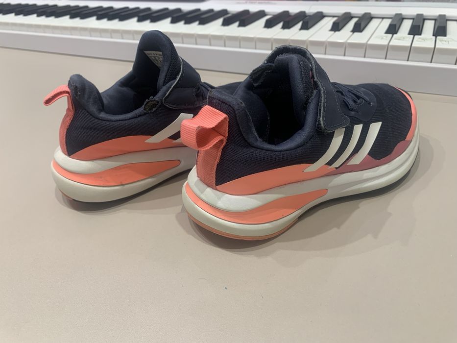 Кроссовки для девочки