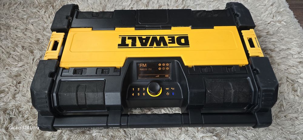 Radio șantier dewalt.