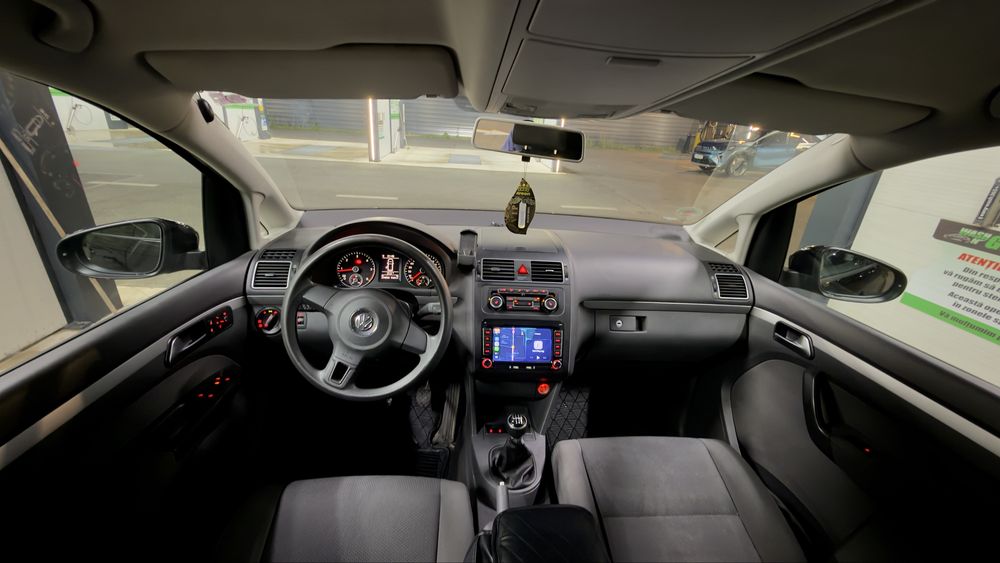 VOLKSWAGEN Touran 2012 — imagine 4