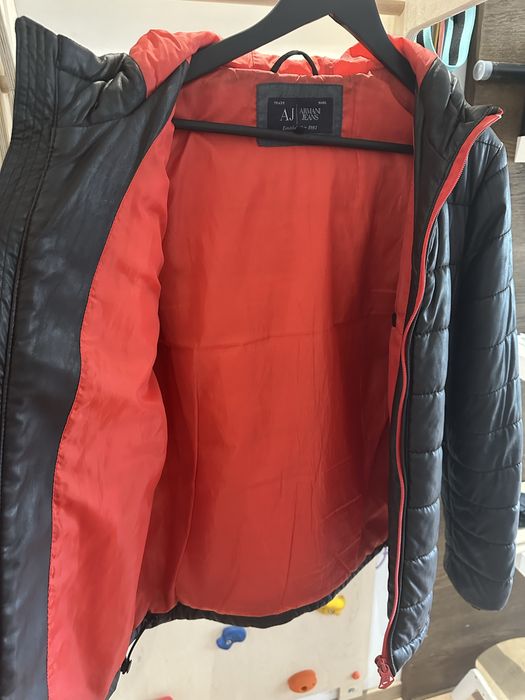 Продавам оригинално яке на Armani