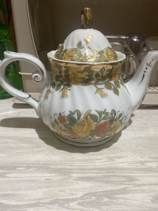 Продаётся посуда,чайники пиалки и многое другое