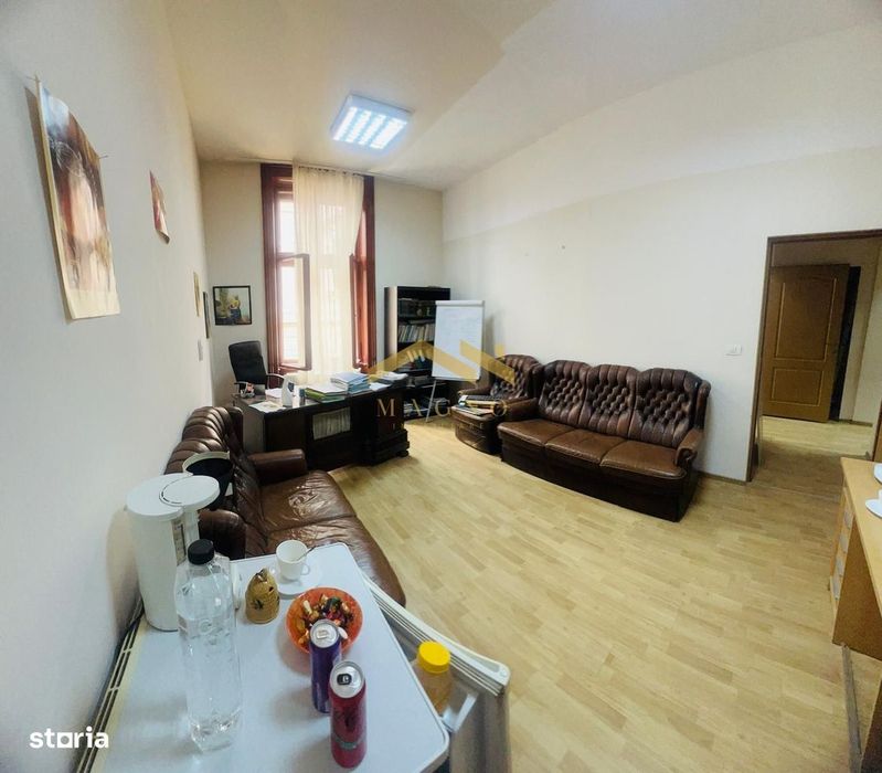 Apartament (pretabil pentru Birou ,Cabinet etc.) de vanzare in centru.