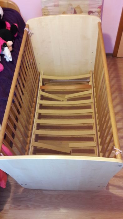 vand patut bebelus din lemn