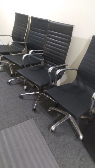 Продаётся офисные кресло