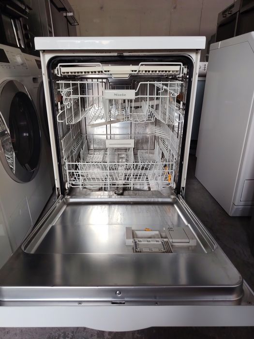Съдомиялна + гаранция 1 година. MIELE свободно стояща 60см. Безплатна доставка за София
