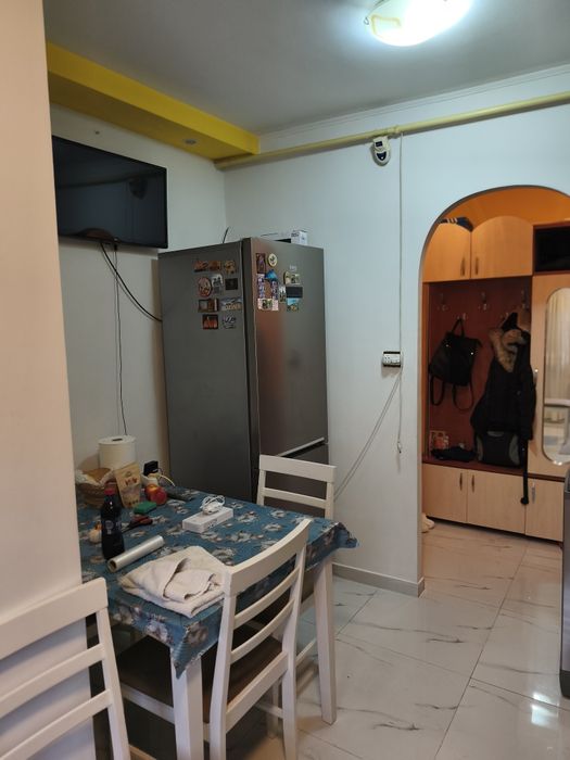 Vând apartament două camere Mioveni liber
