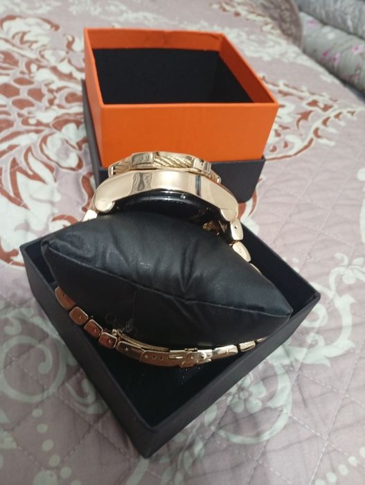 Продам большие новые часы