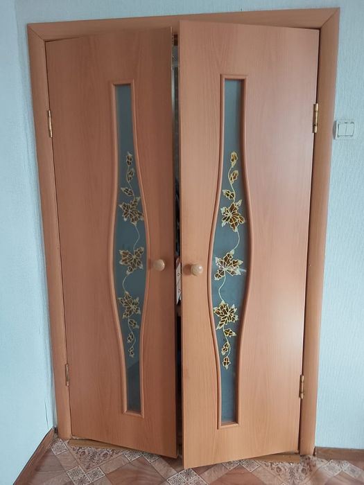 Продаются двери.