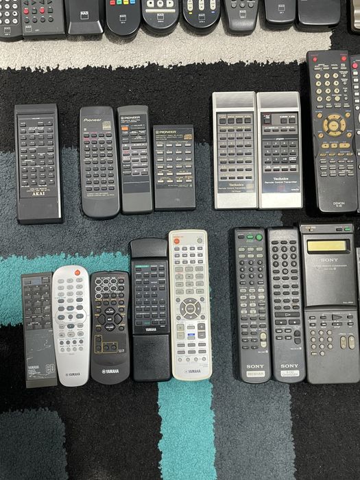 Lot Telecomenzi diferite modele pentru aparate audio