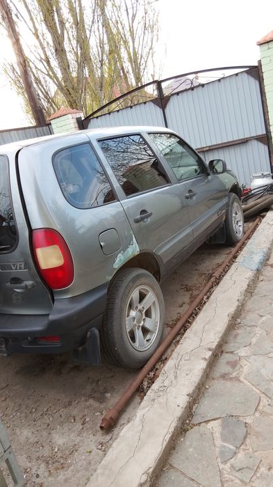 Продам машину Нива