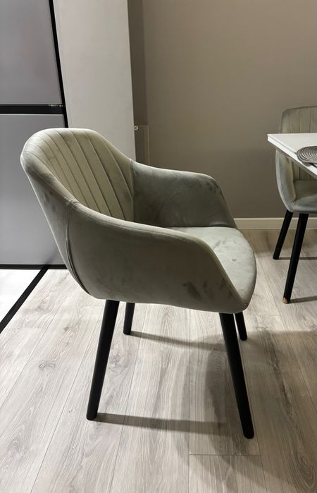 6 броя столове за трапезна маса като нови