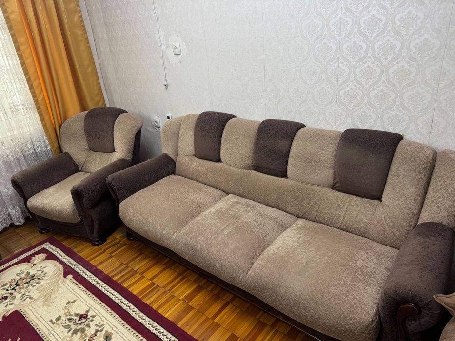 Продаётся  диван и 2 кресла