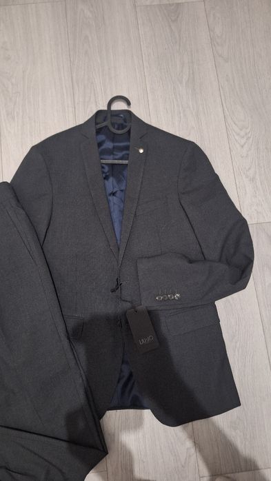 Нов костюм Liu jo