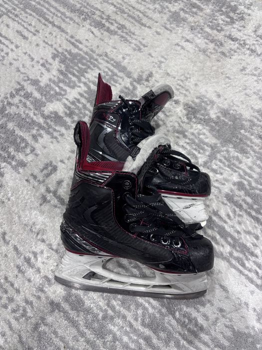 Продам хоккейные коньки Bauer